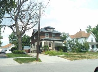 516 Park St, Elgin, IL 60120