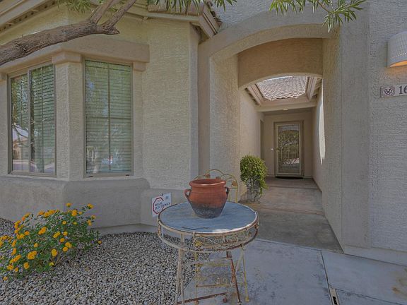 1631 E Har-002-9-Entryway-MLS_Size