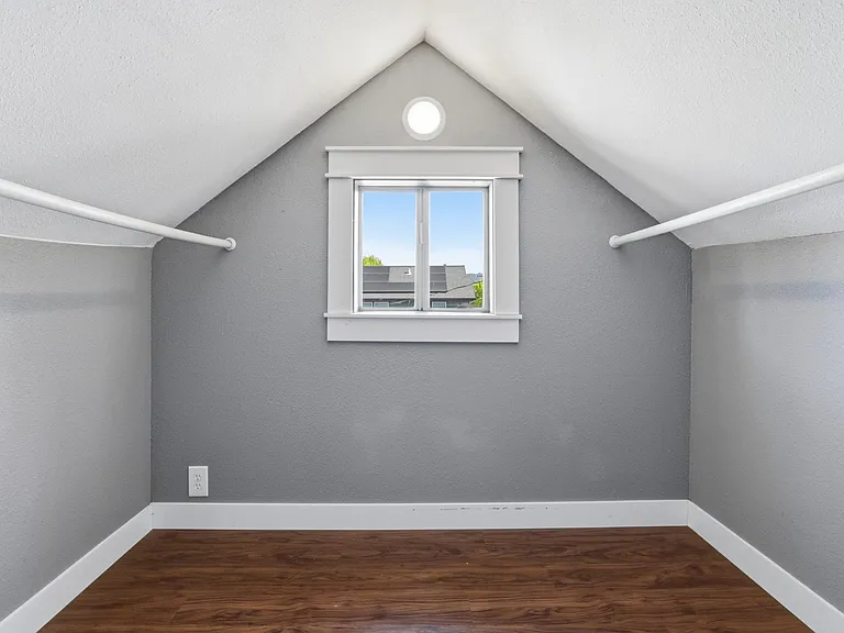 215 E Sherman St #1 — Photo 28