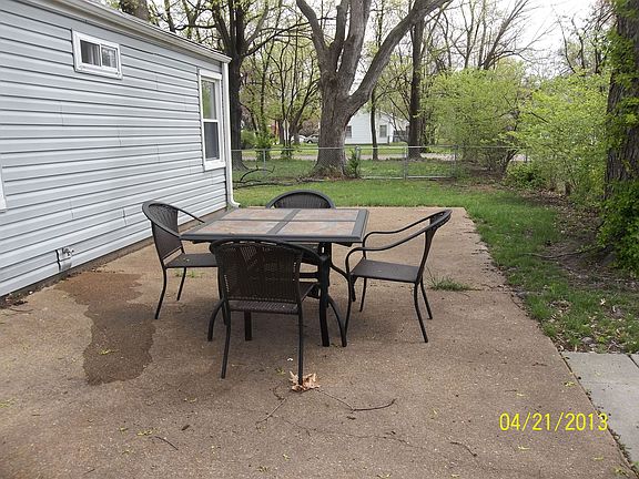 2nd image of 810 Lindsay Ln