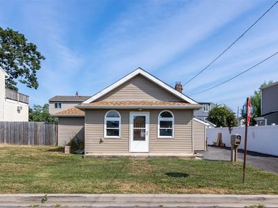 64 Knoll Street, Lindenhurst, NY, 11757