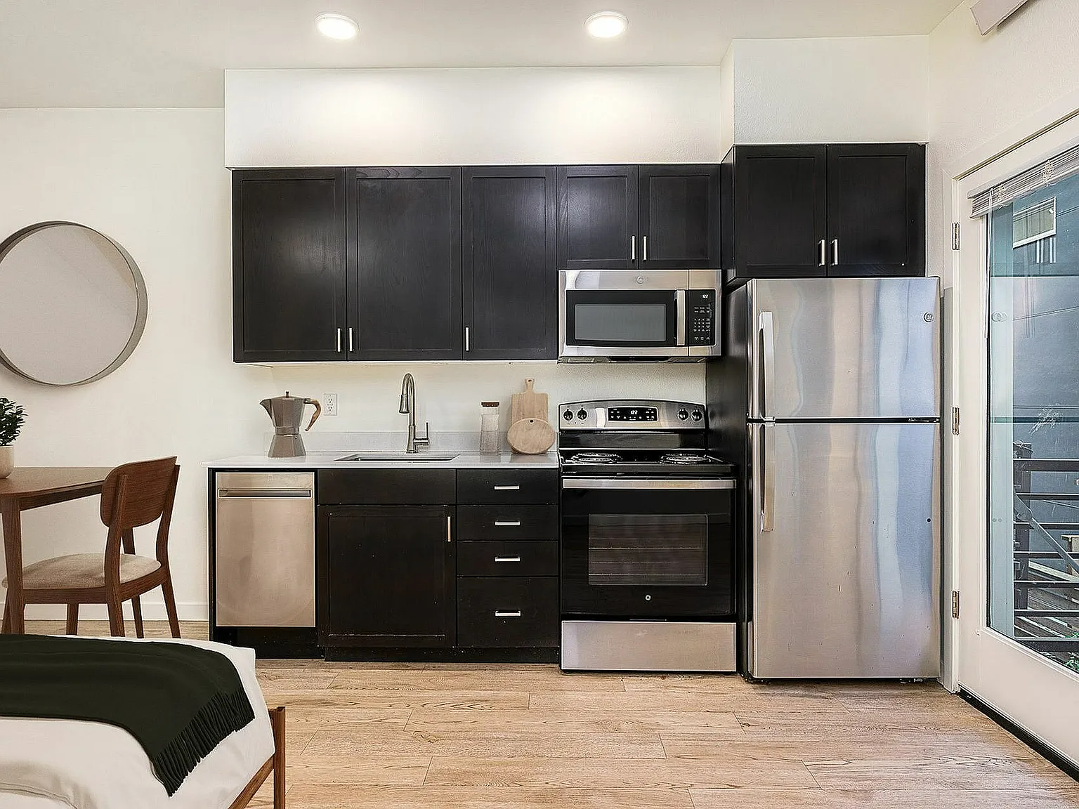 330 Dekum Apartments — Photo 4