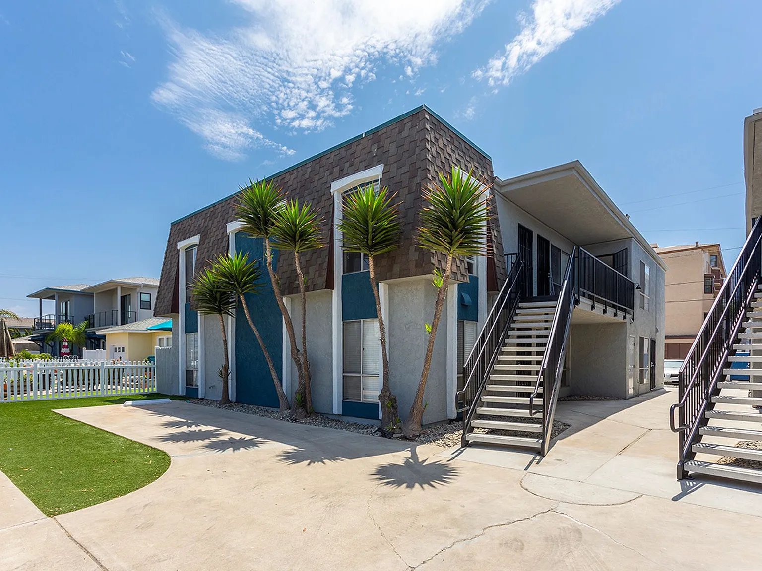 Pier View Apartments — Photo 1