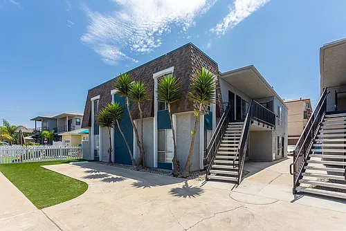 Pier View Apartments Photo 1