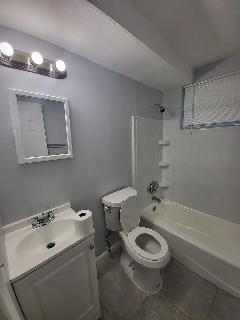 1625 W 26th St. — Photo 3