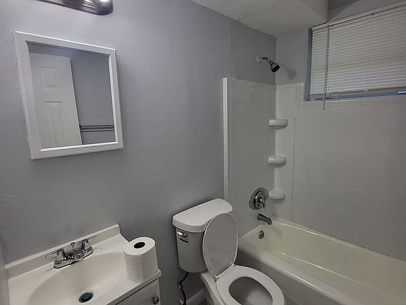 3rd image of 1625 W 26th St APT 2
