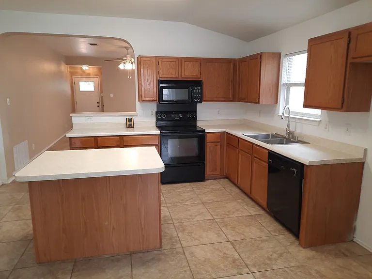 1335 Cougar Country — Photo 4