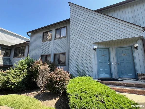 1437 John Street image 1 of 13