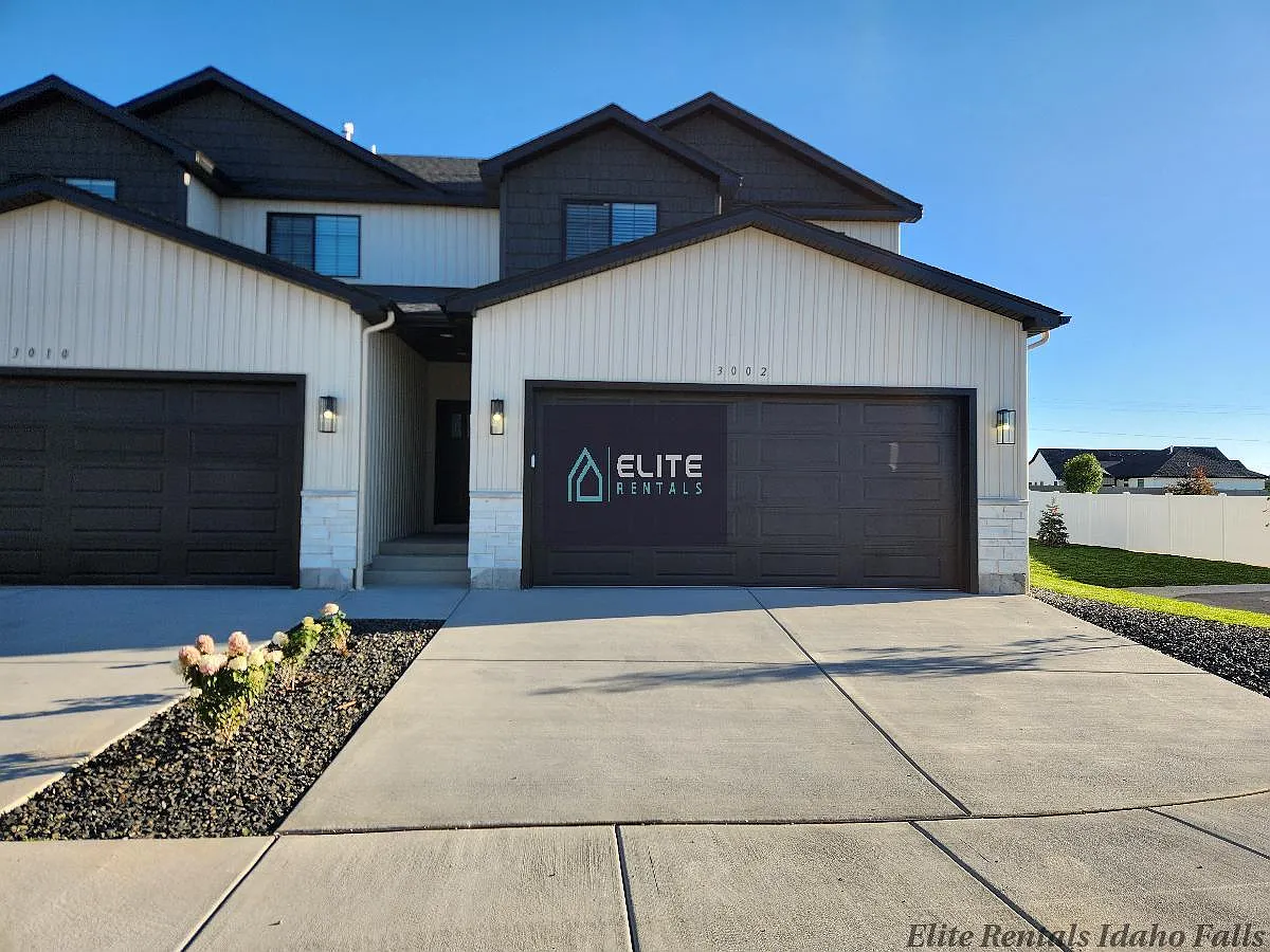 3 bed, 2.5 bath, 1415 sqft, $1,950 — Photo 2