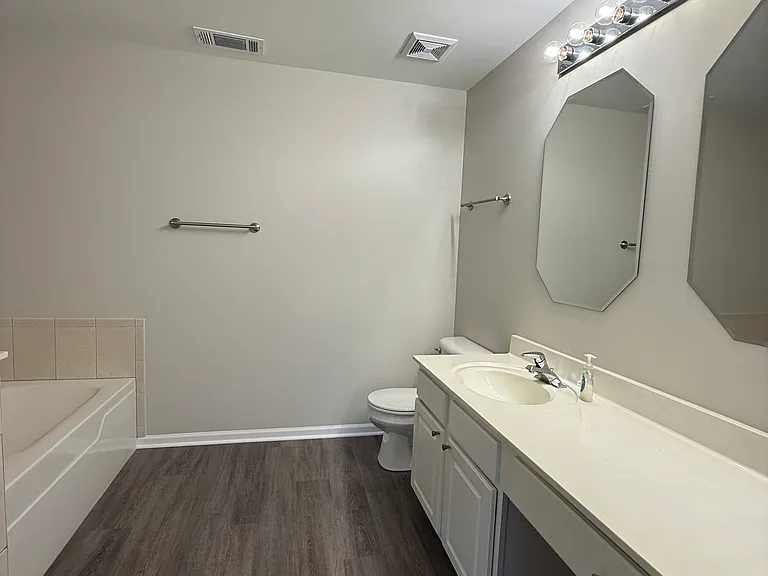 2276 Vanderbilt Dr — Photo 13