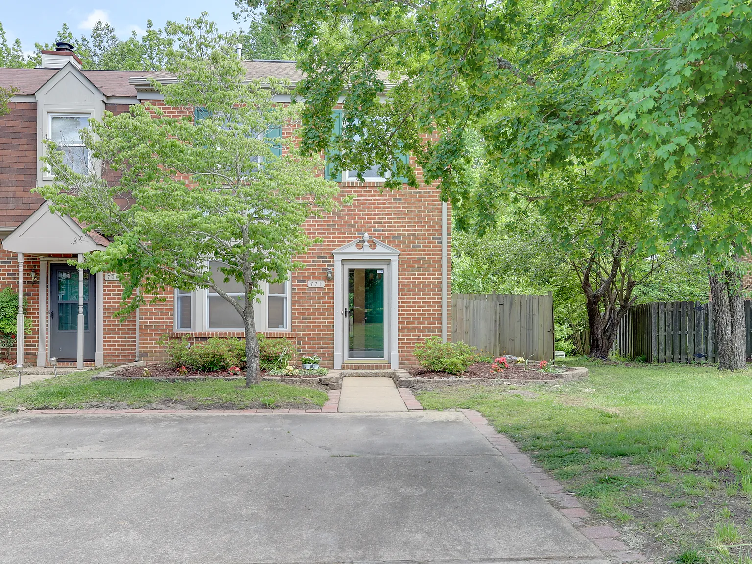 3 bed, 2.5 bath, 1338 sqft, $2,495 — Photo 2