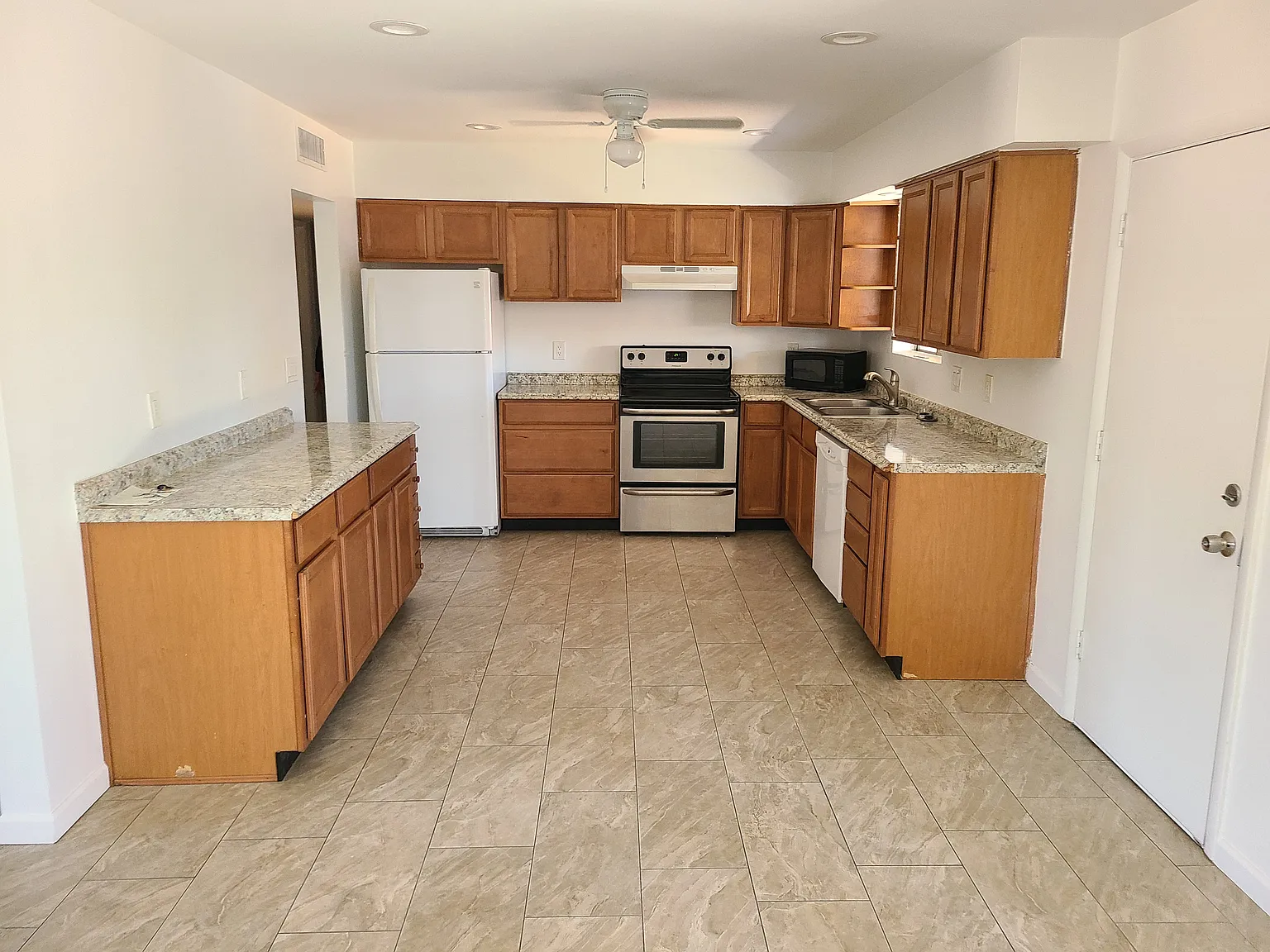 4 bed, 1505 sqft, $2,400 — Photo 3