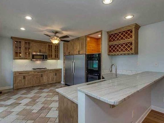 Large gourmet kitchen!