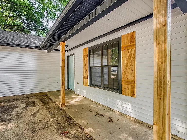 1319 Collier Dr — Photo 4