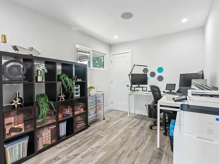 11951 Gladstone Dr — Photo 18