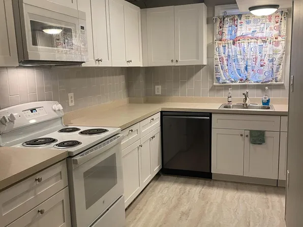 22 N Pennewell Dr, Wilmington, DE 19809