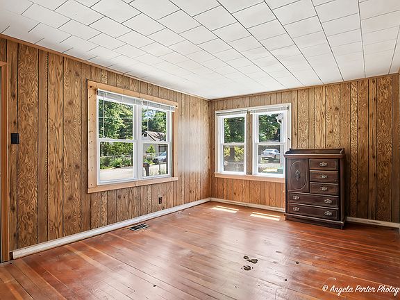 4th image of 12 Arlington Ln