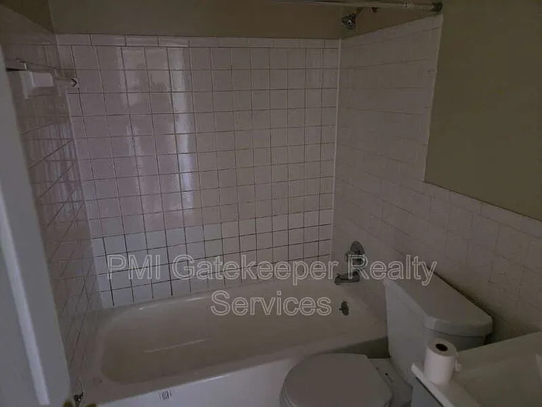 2459 Montana Ave #8 — Photo 12
