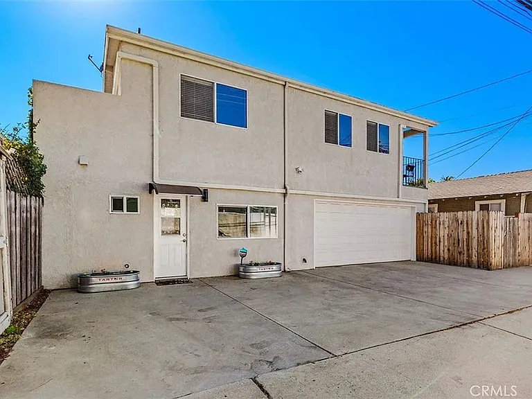 2BD/1BA Apartment in Belmont Heights — Photo 14