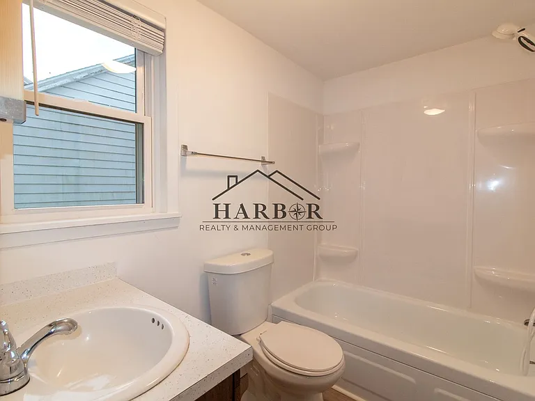 224 9th Ave NW — Photo 6