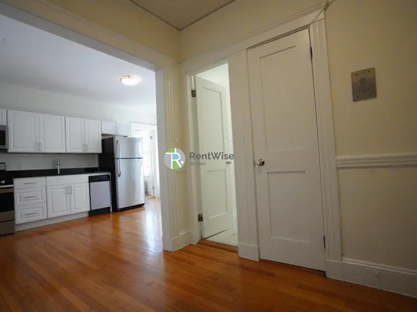 1850 Commonwealth Ave, Brighton, MA