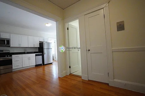 1850 Commonwealth Ave Photo 1