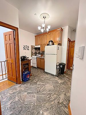 4th image of 722 Leonard St #P