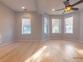 3328 S Emerald Ave, Chicago, IL