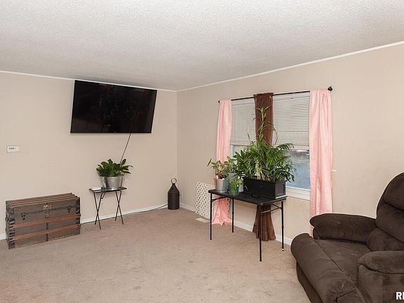 3rd image of 2530 W 55th St