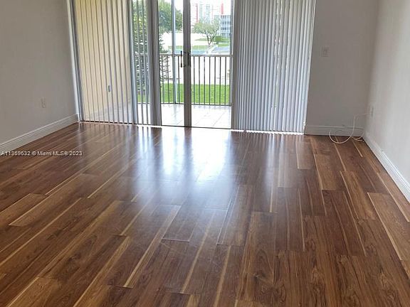 5th image of 1750 NE 191st St #217