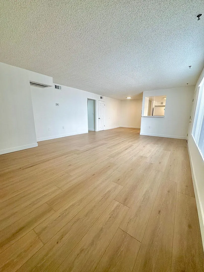 328 E. Providencia Ave. — Photo 4