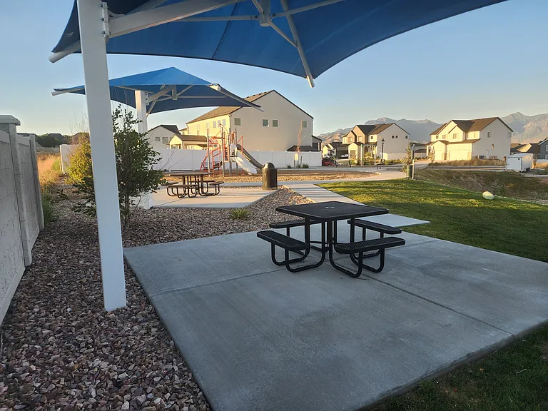 608 W Domanick Way #B — Photo 15