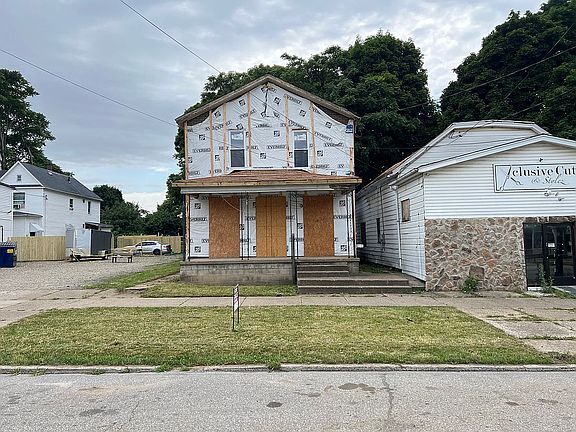 2nd image of 914 East Ave