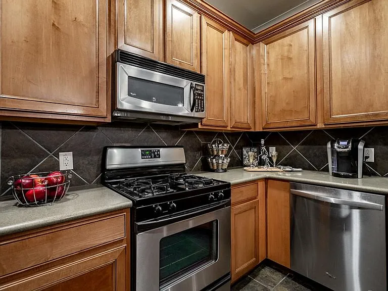 6868 Firenze Ln — Photo 7