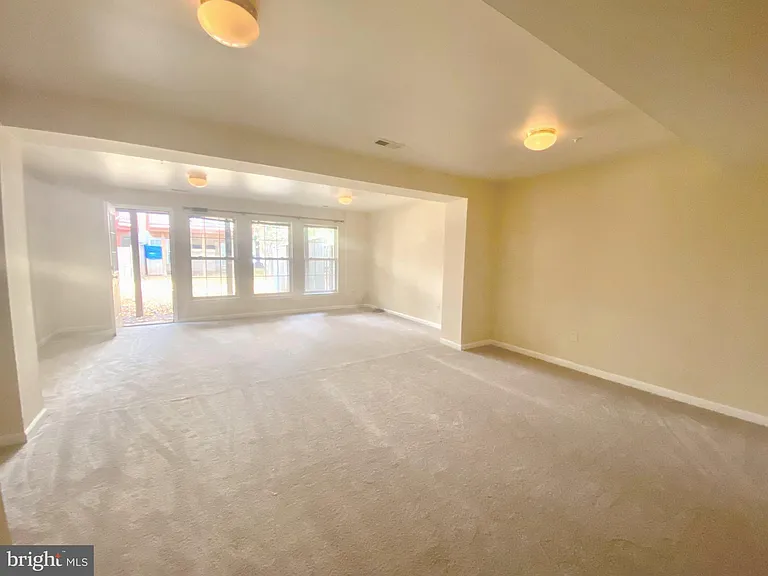 13765 Palmetto Cir — Photo 27