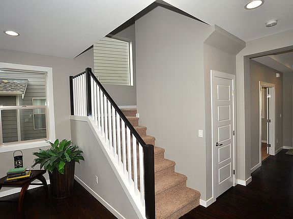 5th image of 1332 37th Street Pl SE