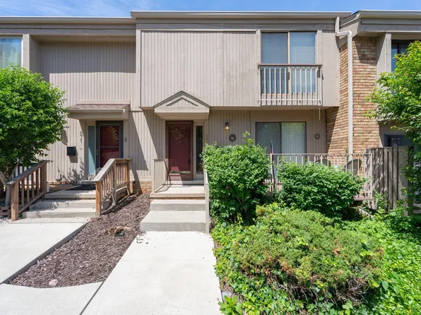 669 Oakbrook W, Rochester, MI 48307