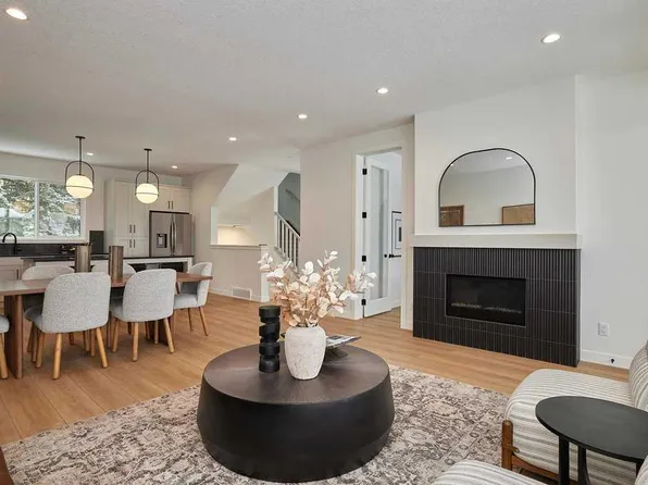 417 N Shawnee Ter SW, Calgary, AB T2Y 0T5