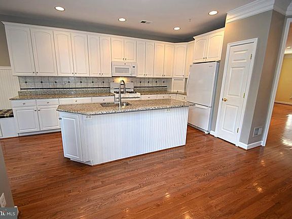5th image of 111 Jay Dr