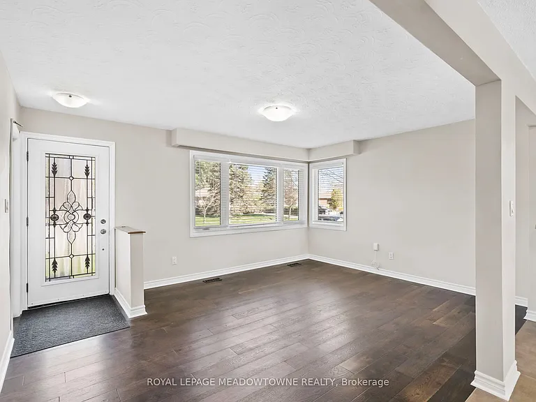 176 Longfield Rd #UPPER — Photo 5