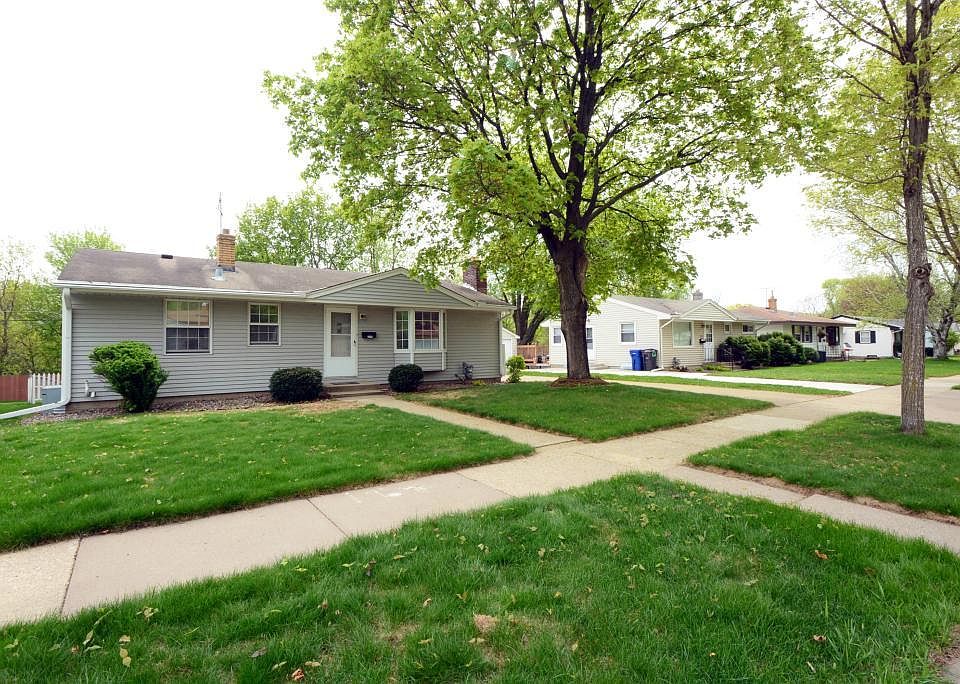 1st image of 2144 Hawthorne Ave E