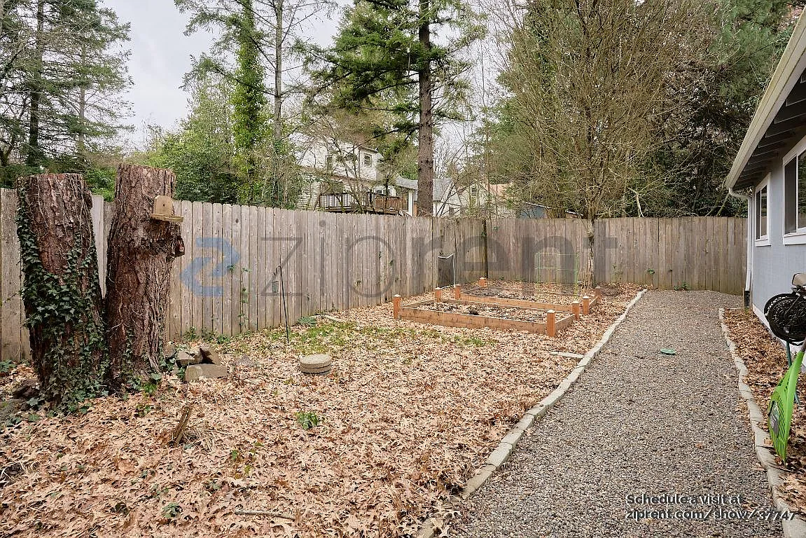 3 bed, 1050 sqft, $2,500 — Photo 3