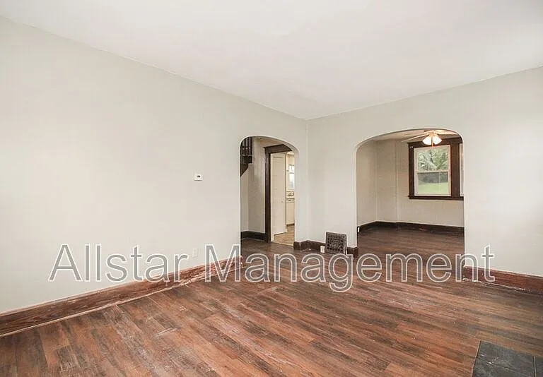 1562 Huguelet St — Photo 6