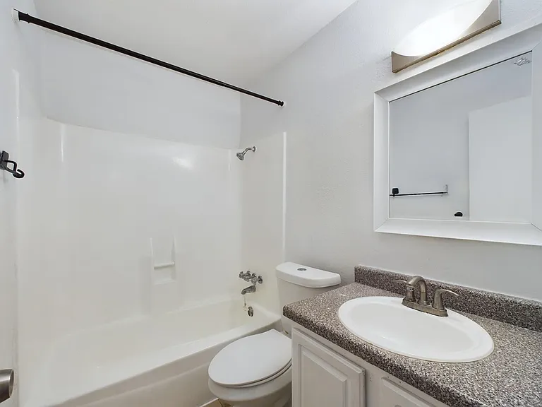 2124 Burton Dr #140 — Photo 18