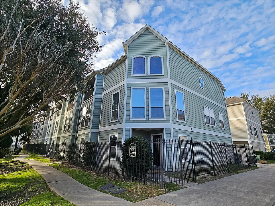 1271 W 17th St