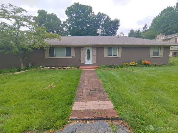 1672 Countryside Dr, Beavercreek, OH 45432