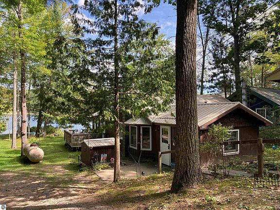5th image of 460 Ogemaw Rd