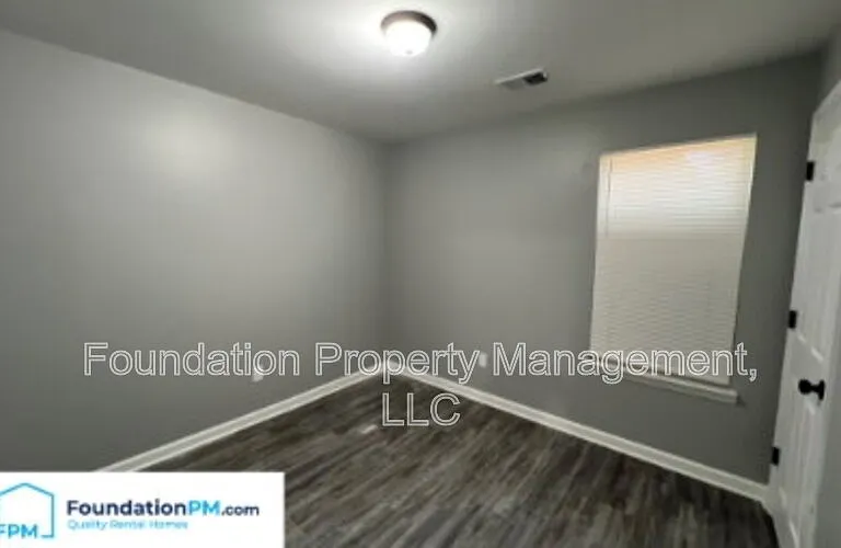 605 Howard Dr — Photo 8