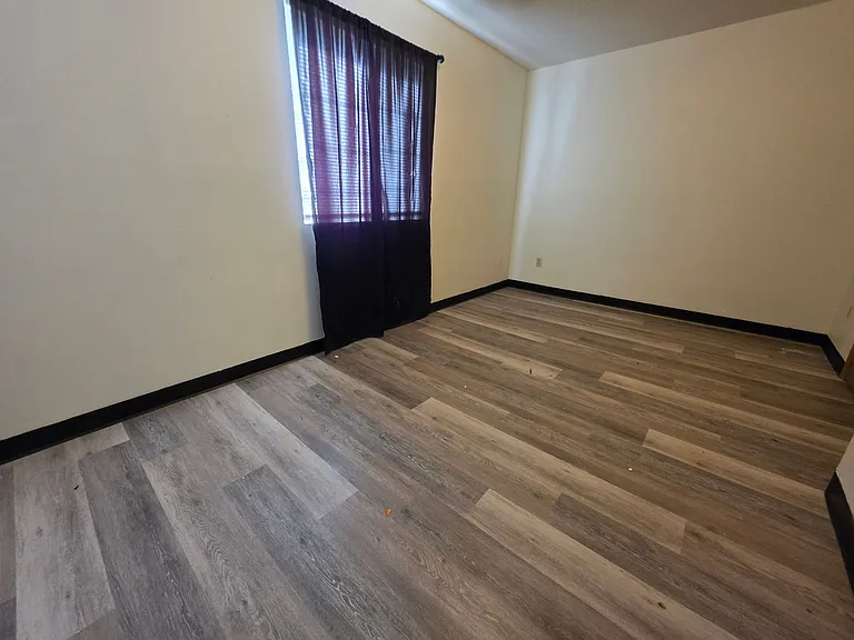 2661 Lakeside Dr — Photo 4