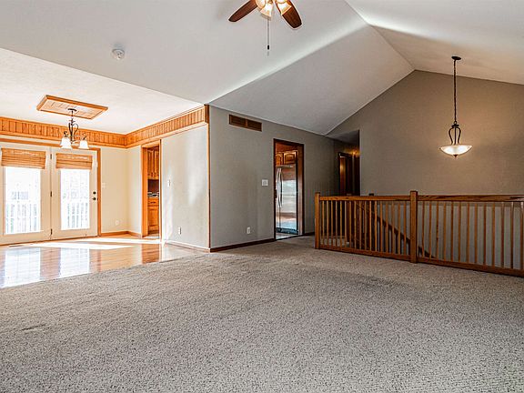 5th image of 414 Arapahoe Ct